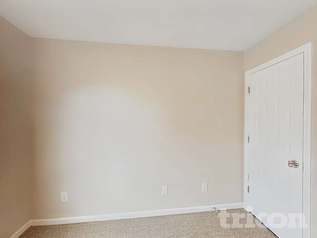 Building Photo - 137 Chatham Trace