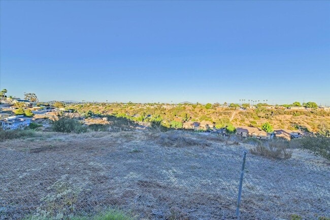 Building Photo - 2563 Roseview Pl