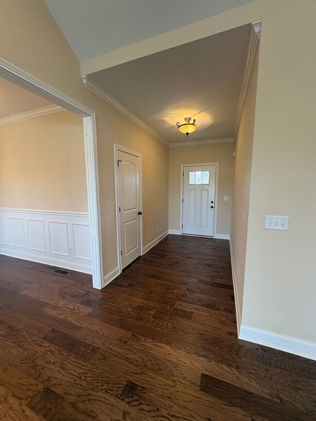 Building Photo - 3020 Equestrian Ct