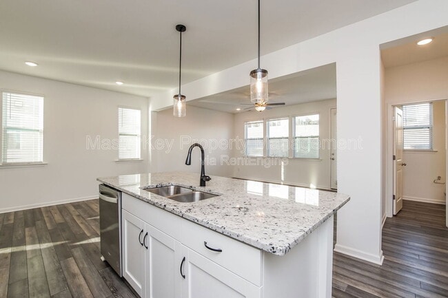 Building Photo - 124 Royal Star Wy