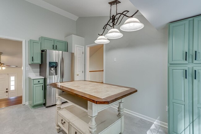 Building Photo - Gorgeous Single Family Home on a Cul-de-Sac!