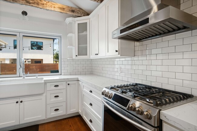 Building Photo - 2813 Military Ave