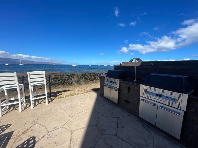 Building Photo - Lahaina Roads Oceanfront One Bedroom