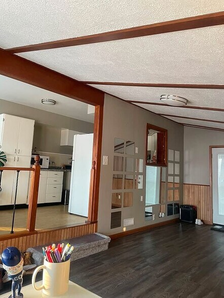 Building Photo - 902 E Burkwood Dr