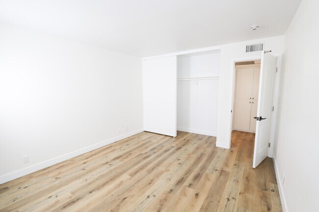 Building Photo - 9647 Spyglass Ave