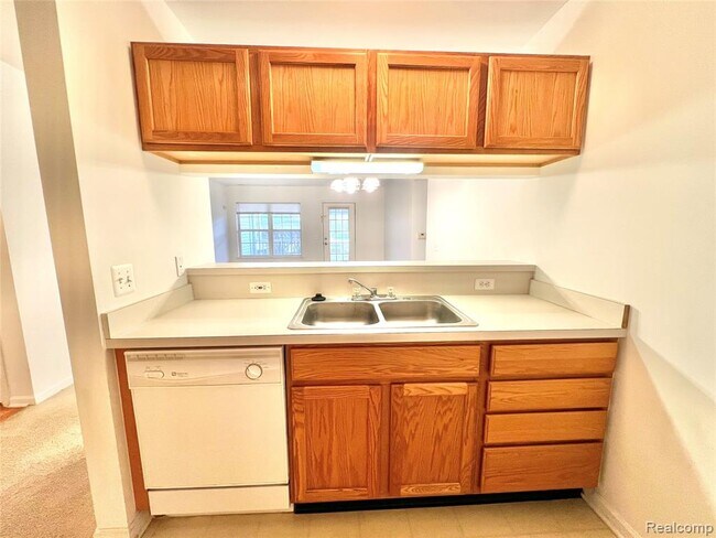 Building Photo - 2664 S Knightsbridge Cir