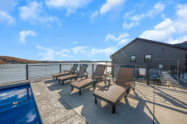 Building Photo - 201 Shady Ozark Ln