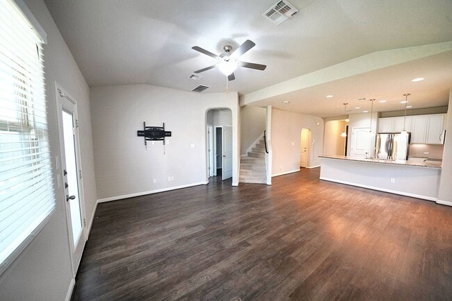 Building Photo - Beautiful Rental in Converse! Realtor Comm...