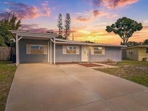 Building Photo - Updated Beautiful Rental Home in Seminole – Great Location!  4bed|2bath