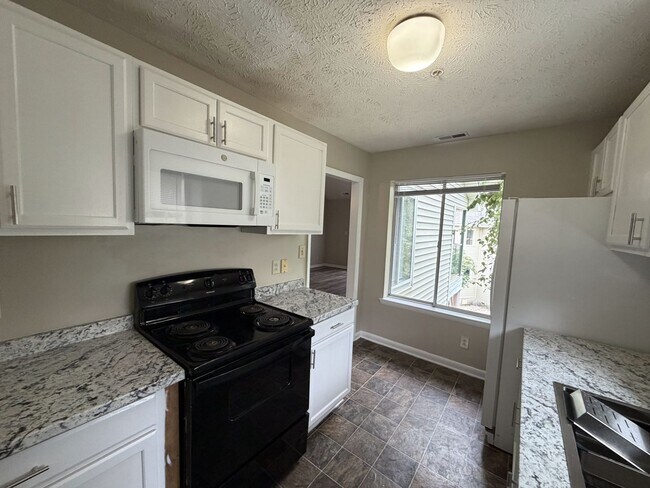 Building Photo - 3374 Galleria Dr