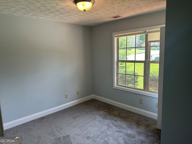 Building Photo - 561 Highland Pointe Dr