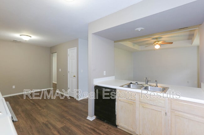 Building Photo - 2306 W Roselawn St