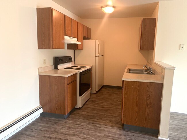 Building Photo - Spacious Two Bedroom Apartment! Sparta Sch...