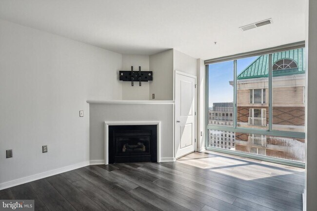 Building Photo - 851 N Glebe Rd