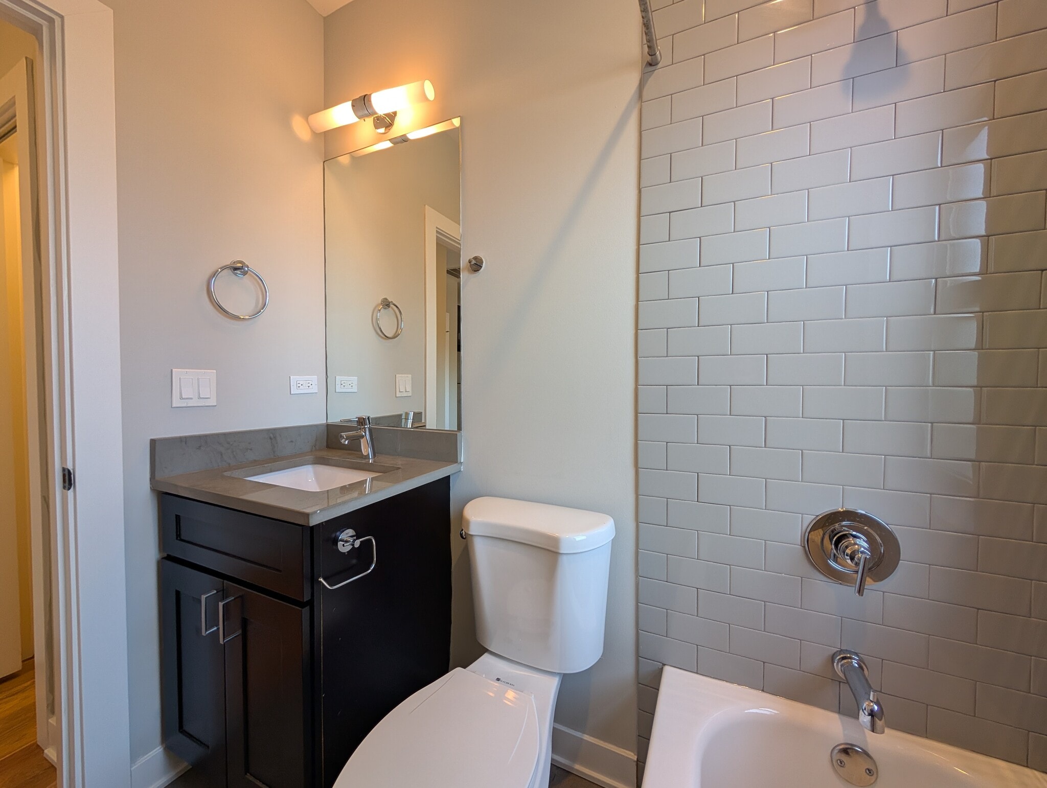 Building Photo - 2203 W Eastwood Ave