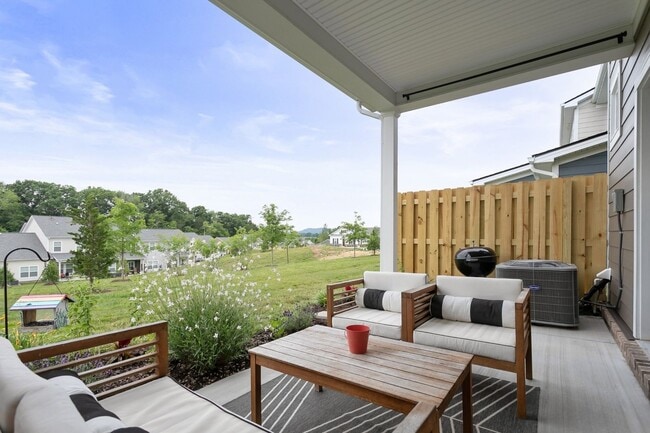 Building Photo - Franklin Townhome For Lease