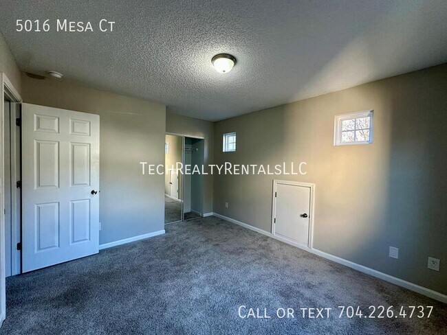 Building Photo - 5016 Mesa Ct