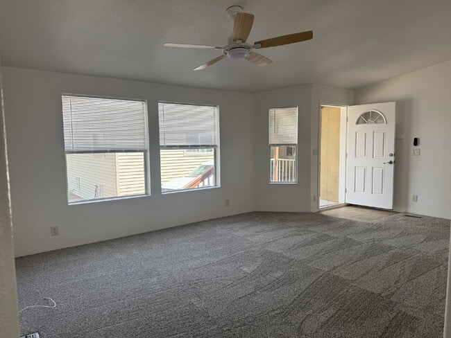 Building Photo - 841 S 11th Dr