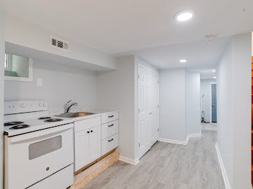 Building Photo - 147 S Morley St