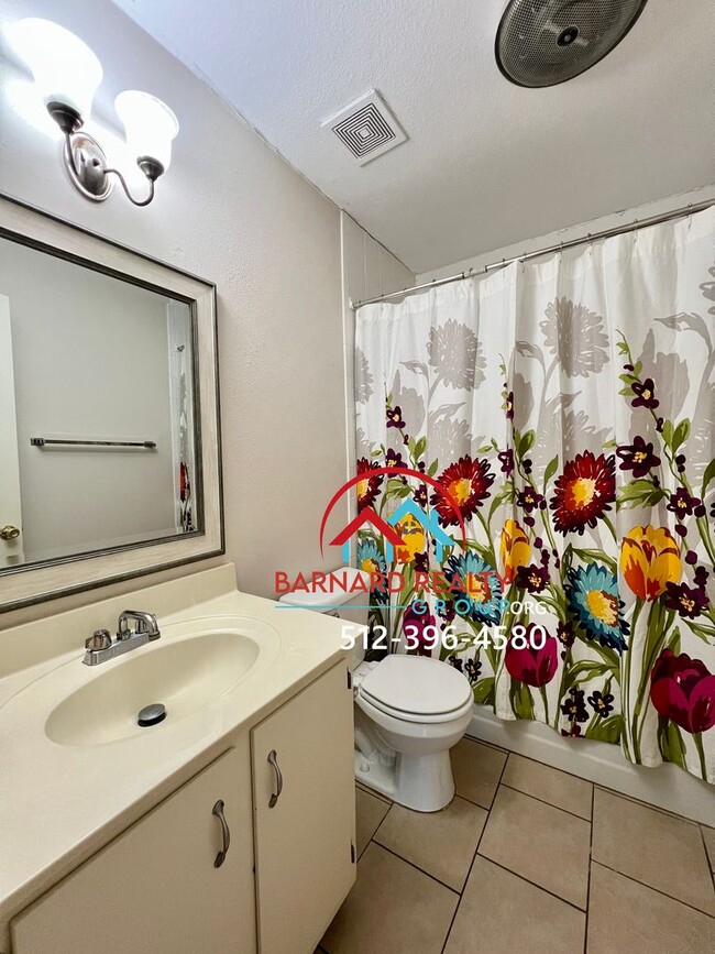Building Photo - Available July 12: Duplex Close to Texas S...