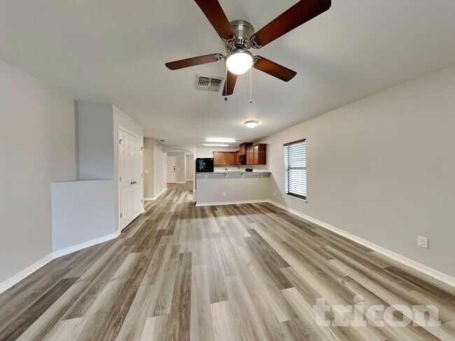 Building Photo - 591 Swallowtail Dr