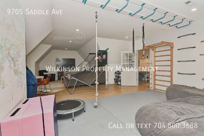 Building Photo - 9705 Saddle Ave