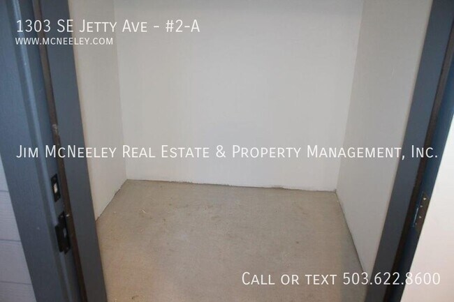 Building Photo - 1303 SE Jetty Ave
