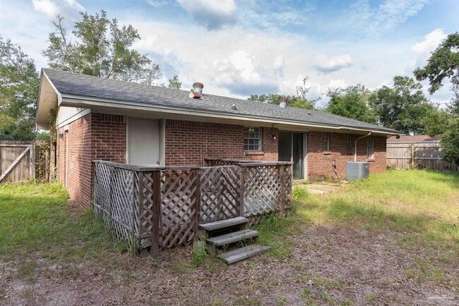 Building Photo - 525 Quigley Rd