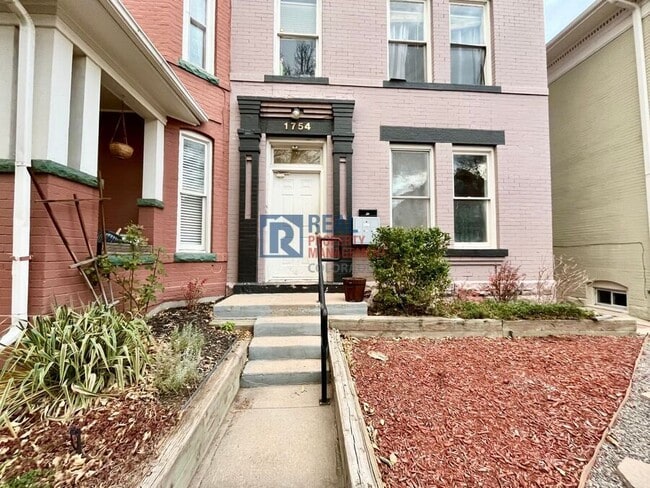 Primary Photo - 1754 N Washington St