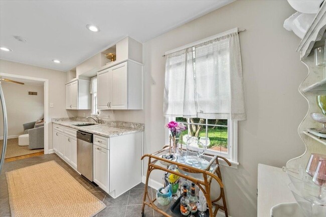 Building Photo - 5081 Rich Rd