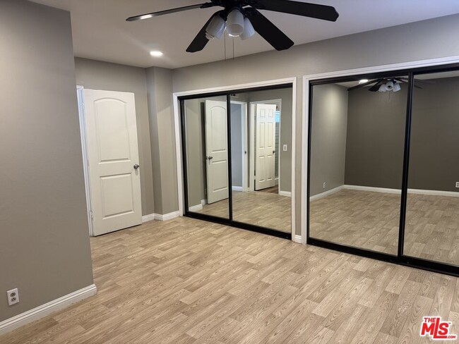 Building Photo - 631 Pepper Tree Dr