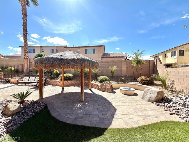 Building Photo - 7919 Quiet Canyon St