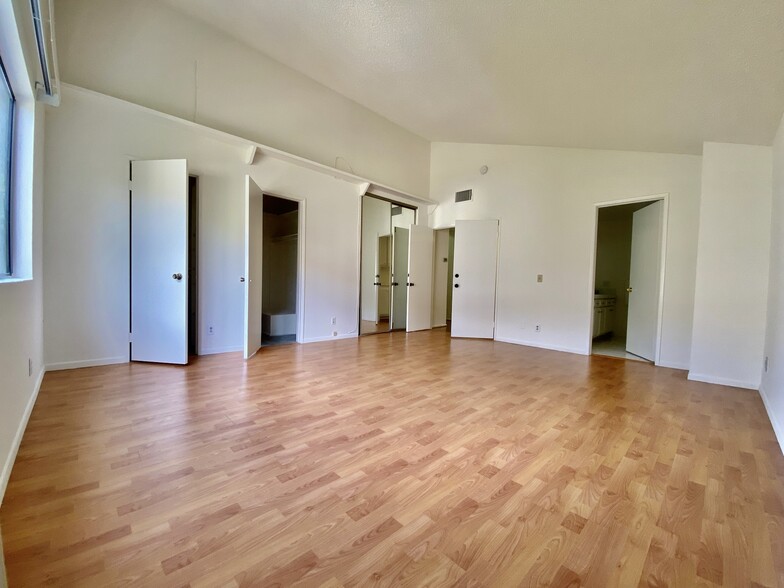 MBR has a walk in closet+wall closet - 15059 Sherman Way