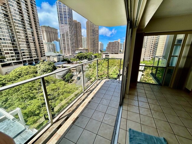 Building Photo - 1645 Ala Wai Blvd
