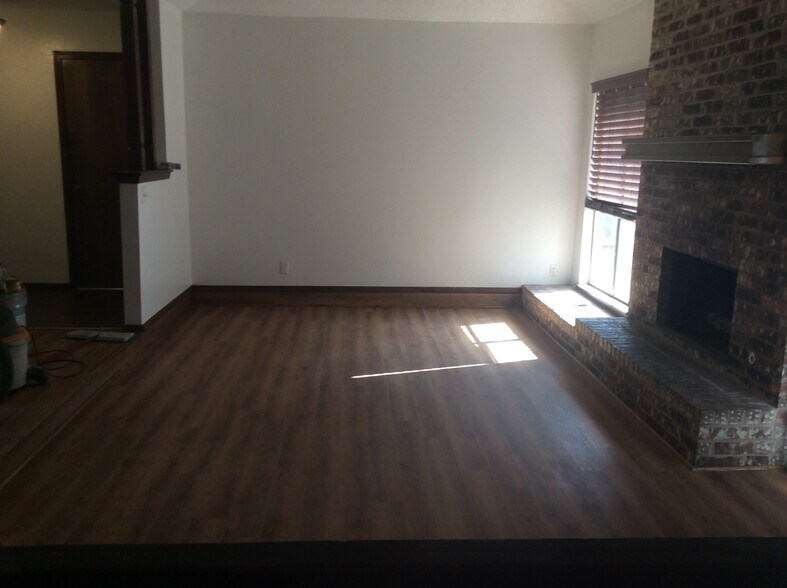 Building Photo - 12117 Foxglove Ct