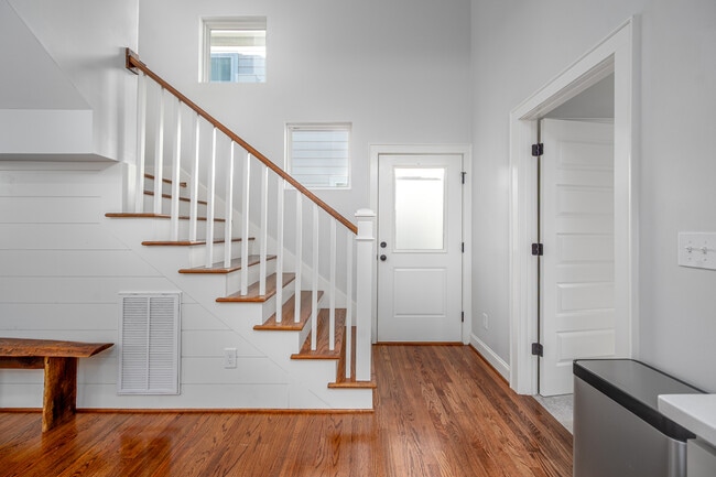 Building Photo - 303 Spruce St