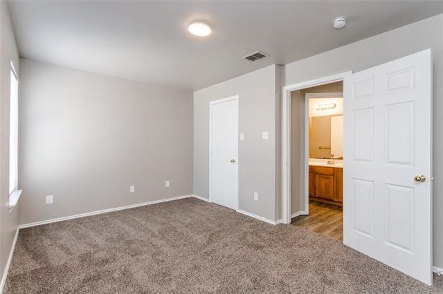 Building Photo - 1217 Village Garden Dr