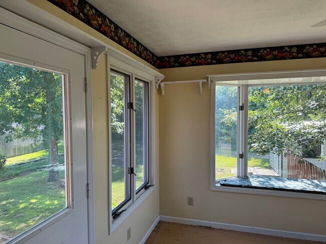 Building Photo - 901 4th Ave NE