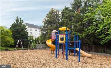 Building Photo - 5600 Bloomfield Dr