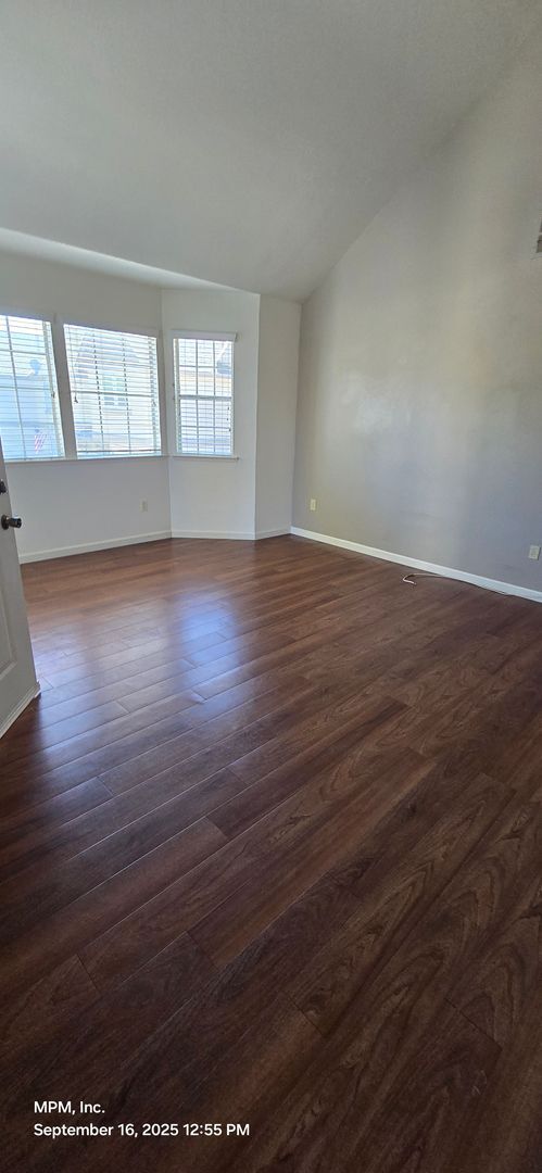 Building Photo - X41 Thomas Court (41,45,49)