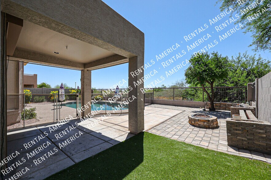 Building Photo - 3055 N Red Mountain