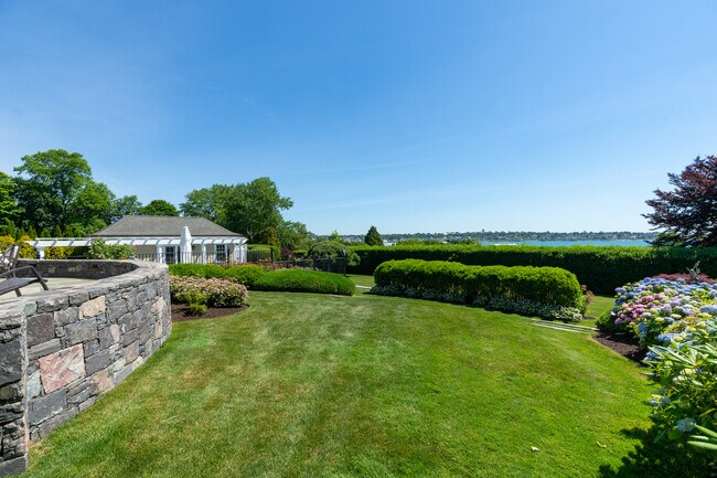 Building Photo - 3 Barclay Sq