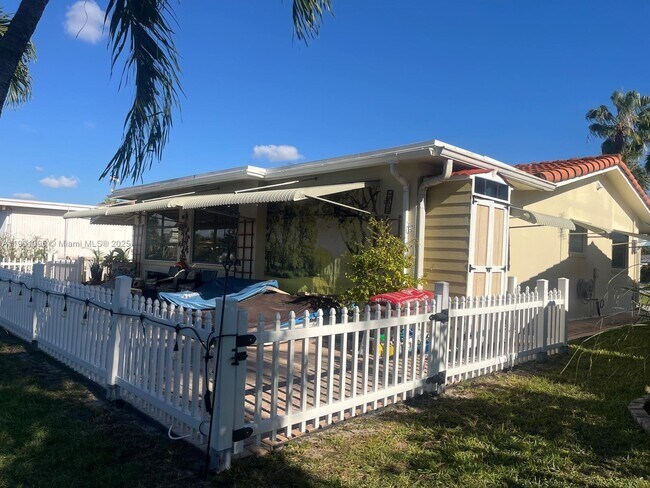 Building Photo - 4913 NW 47th Ave