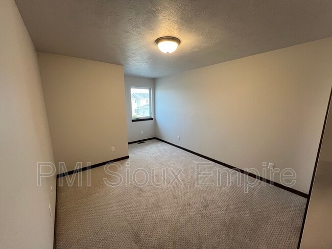 Building Photo - 3405 CHALICE Pl