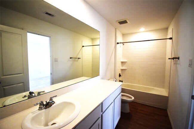 Building Photo - 3326 Spanish Oak Ln