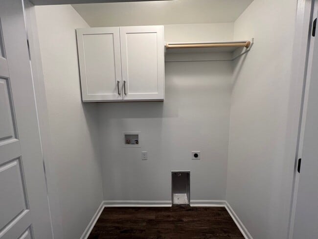 Building Photo - New 3 Bedroom Townhome ($999 Per Month)