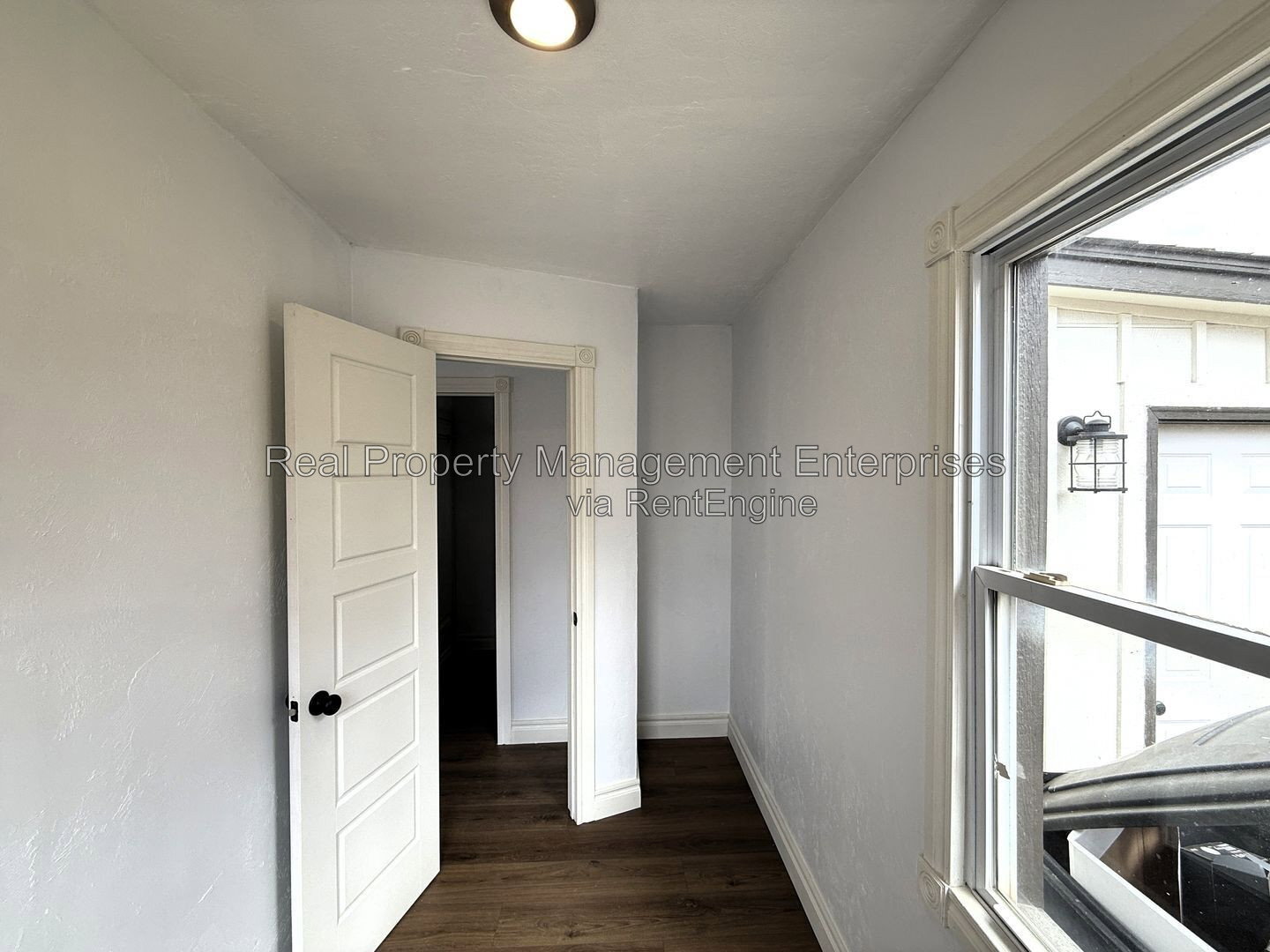 Building Photo - 418 S Main Ave