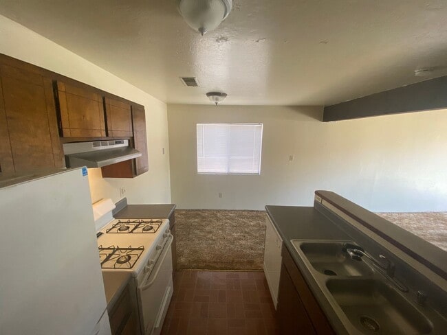 Building Photo - Hanford 1 bedroom spacious loft unit