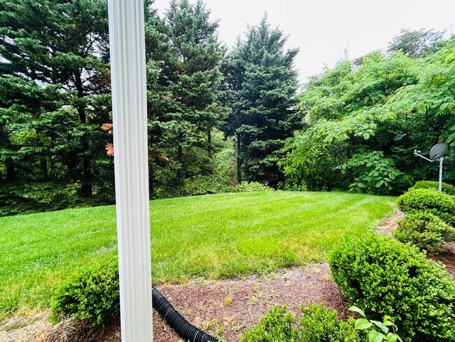 Building Photo - Beautiful Maintenance free 2 bedroom 2 bat...