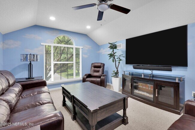Building Photo - 526 Oakmont Dr